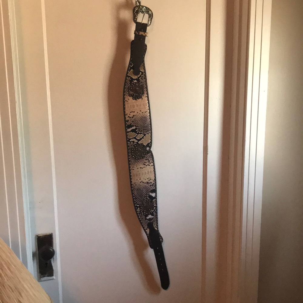 Roper hide and snake print belt. Beautiful size L